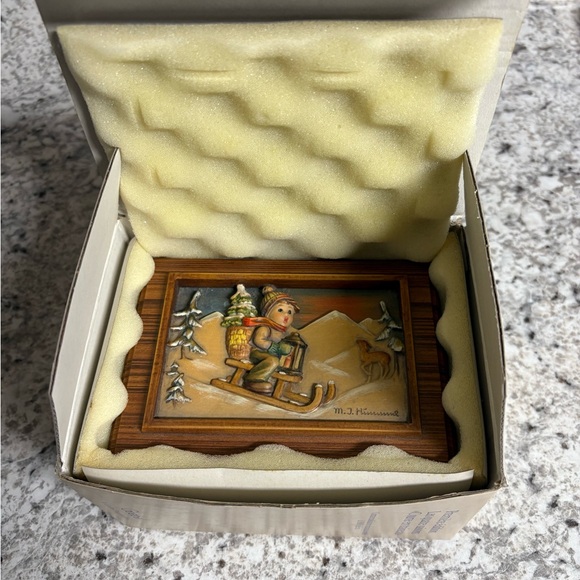 1986 Goebel Hummel First Edition Ride into Christmas Music Box - New in Box - Picture 3 of 11